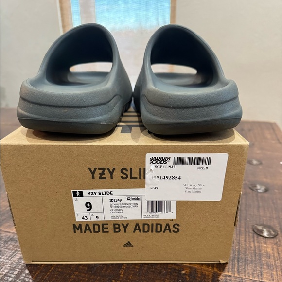 Yeezy slides, slate marine sz 9 - Picture 2 of 5